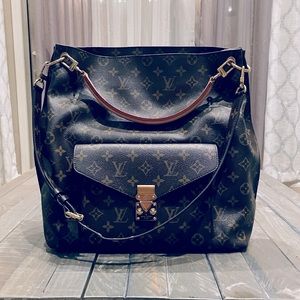 Authentic Like New Louis Vuitton Métis Hobo